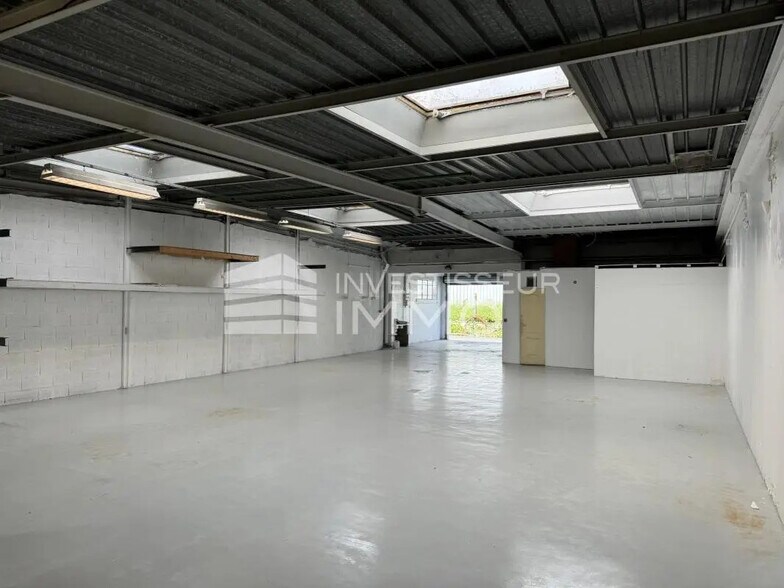 Flex in Vaux-le-Pénil for lease - Primary Photo - Image 1 of 3