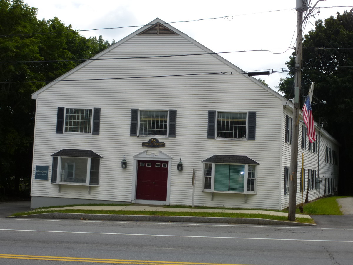 28 State St, Gorham, Me 04038 