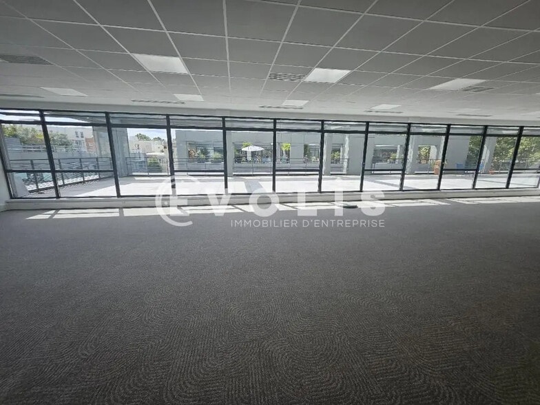 Office in Bagneux for lease - Building Photo - Image 3 of 12