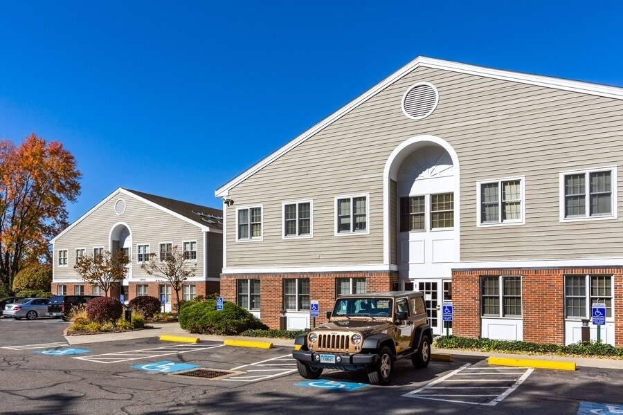 300 Hebron Ave, Glastonbury, CT 06033 Shared Medical Office Brandnew