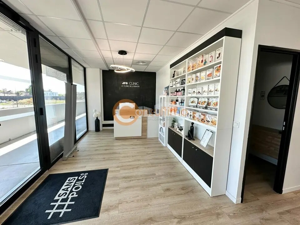 Office in Fargues-Saint-Hilaire for sale Building Photo- Image 1 of 17