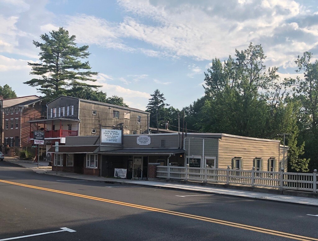 28 Greenwich St, Belvidere, NJ 07823