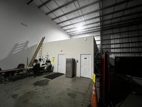 16140 Lee Rd, Fort Myers, FL for lease Interior Photo- Image 1 of 3