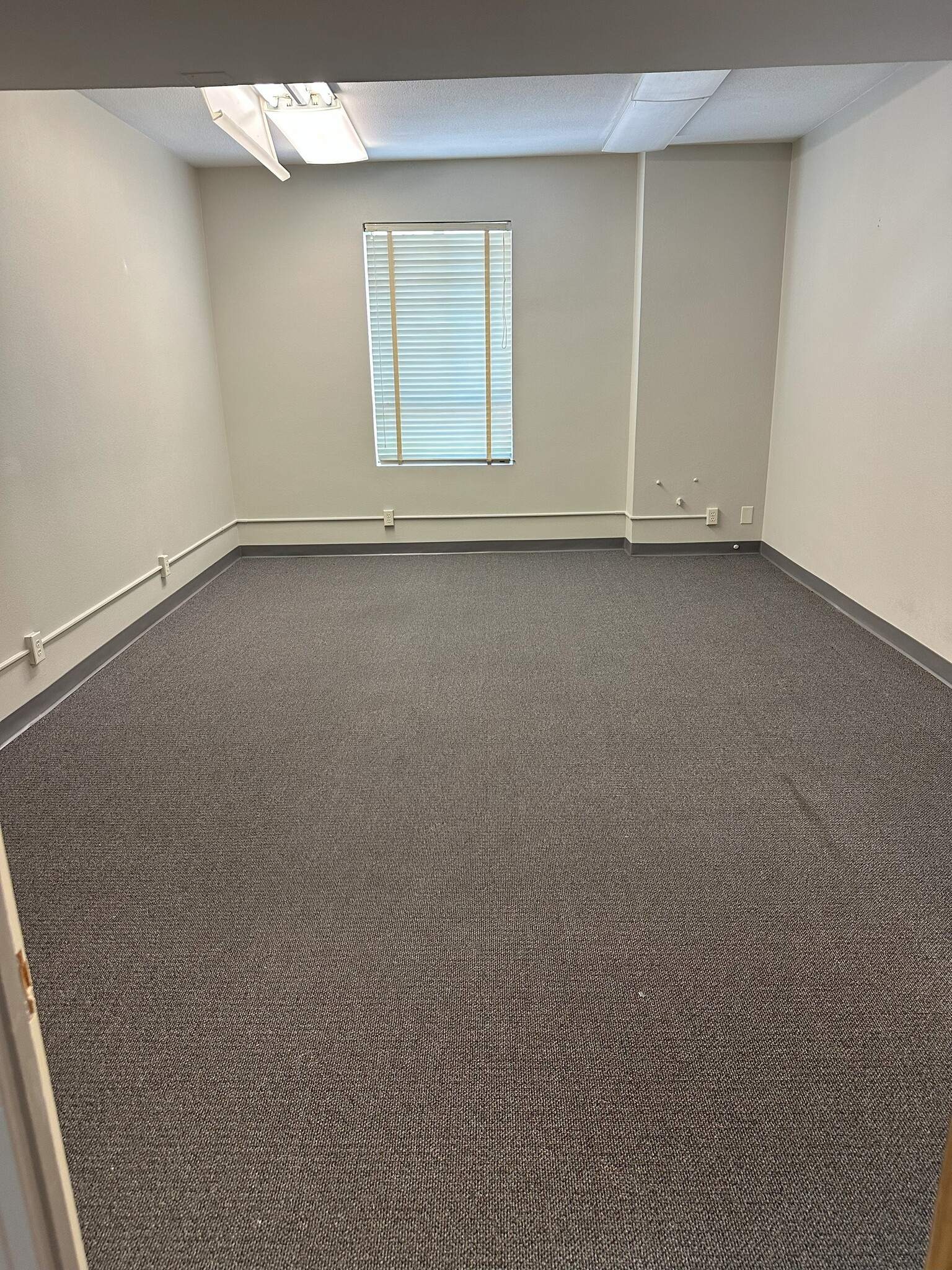 121 S Broadway Ave, Tyler, TX for lease Interior Photo- Image 1 of 12