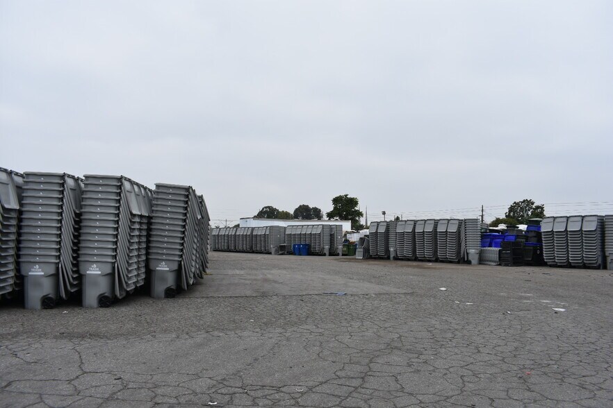 1710 E 110th St, Los Angeles, CA for lease - Building Photo - Image 3 of 10