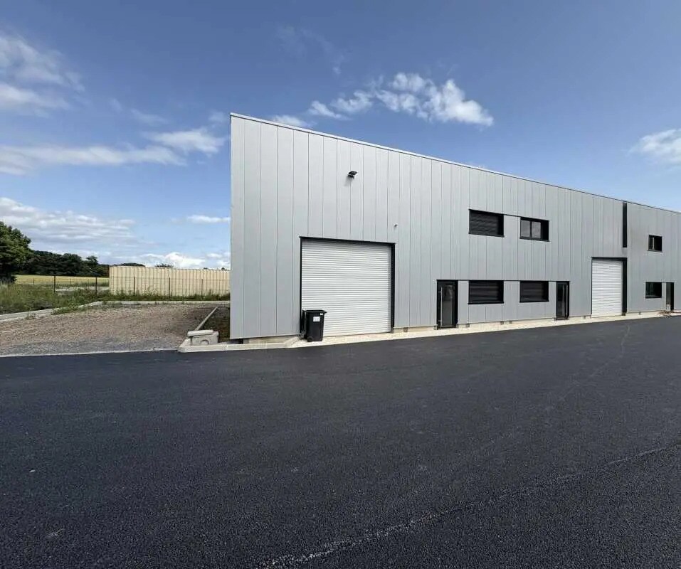 Flex in Breuil-le-Sec for lease Building Photo- Image 1 of 4