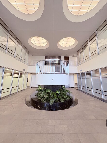 13100 Northwest Fwy, Houston, TX for lease - Building Photo - Image 3 of 14