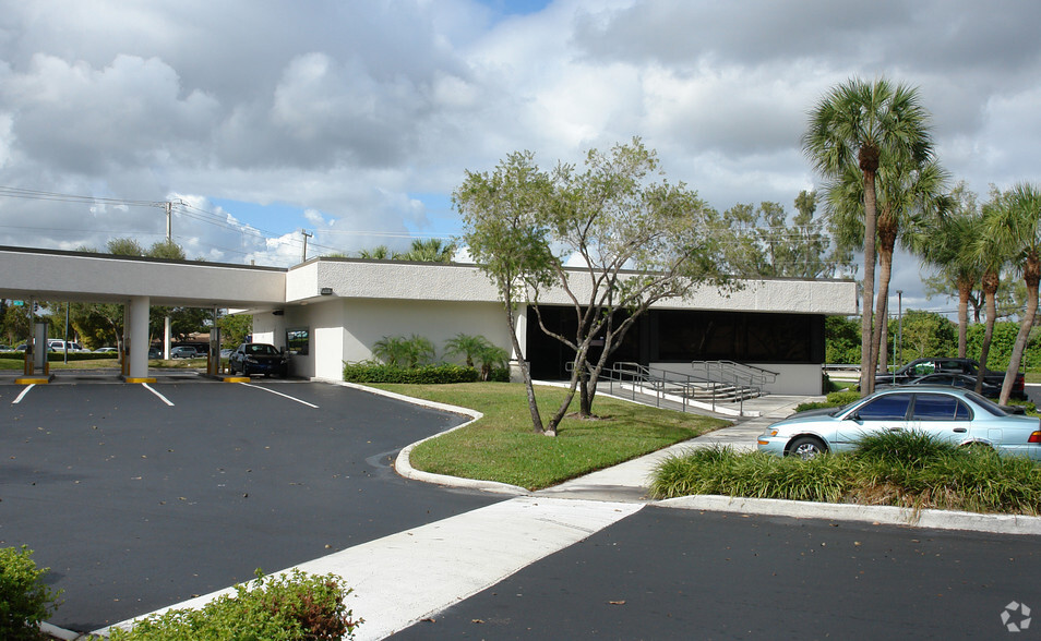 10000 Taft St, Pembroke Pines, FL for lease - Building Photo - Image 2 of 9