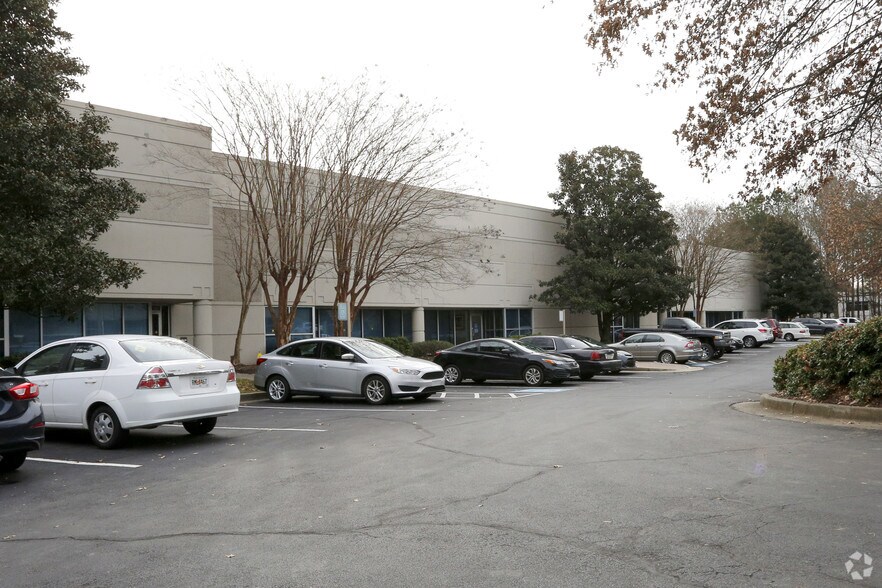 2145 Barrett Park Dr, Kennesaw, GA for lease - Primary Photo - Image 1 of 9