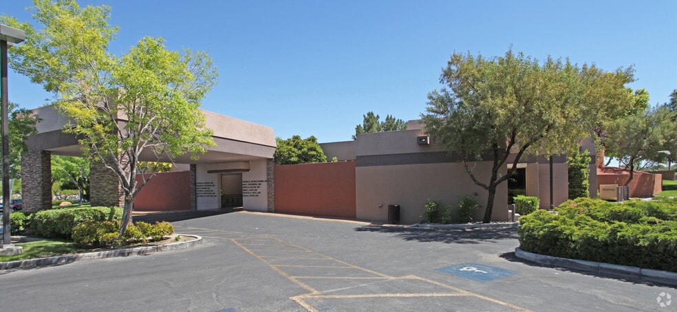 3575 Pecos Mcleod Rd, Las Vegas, NV for sale - Primary Photo - Image 2 of 32