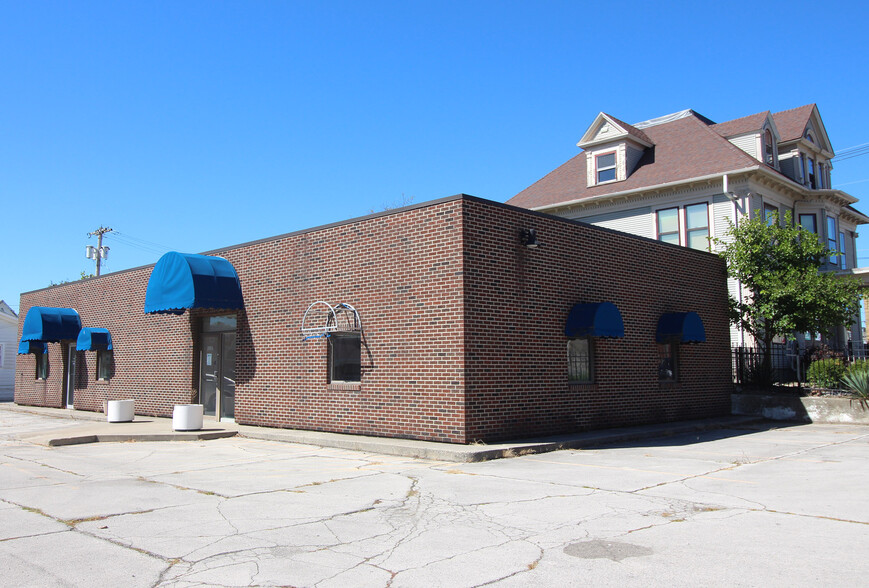 105 W Cherry St, Bluffton, IN for sale - Primary Photo - Image 1 of 1