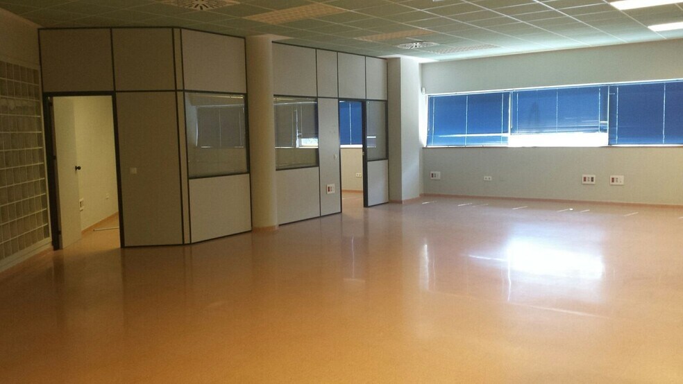 Office in SEVILLA for lease - Building Photo - Image 2 of 10