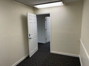 313 Trindale Rd, High Point, NC for lease Interior Photo- Image 2 of 3