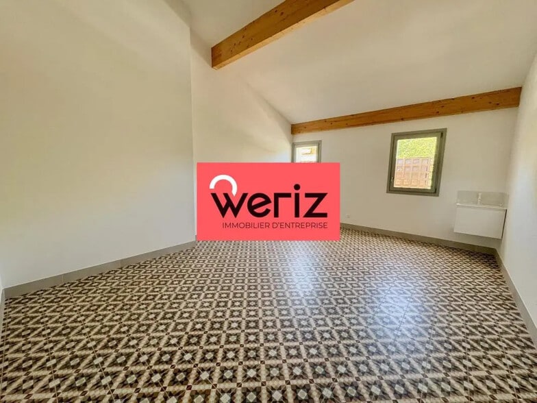 Office in Marseille for lease - Interior Photo - Image 2 of 12