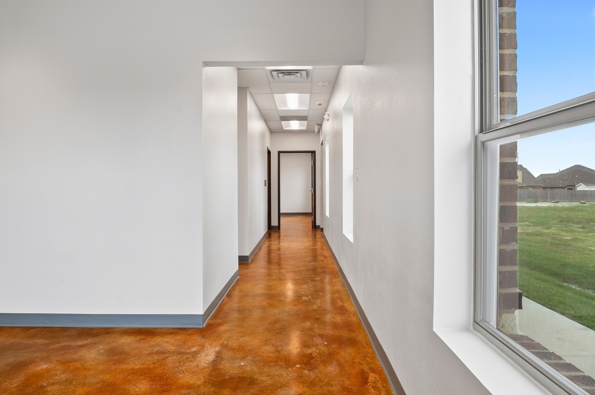 1660 W Chapman Dr, Sanger, TX for lease Interior Photo- Image 1 of 9