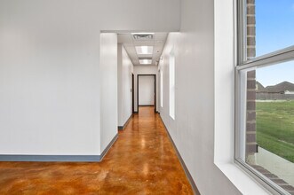 1660 W Chapman Dr, Sanger, TX for lease Interior Photo- Image 1 of 9