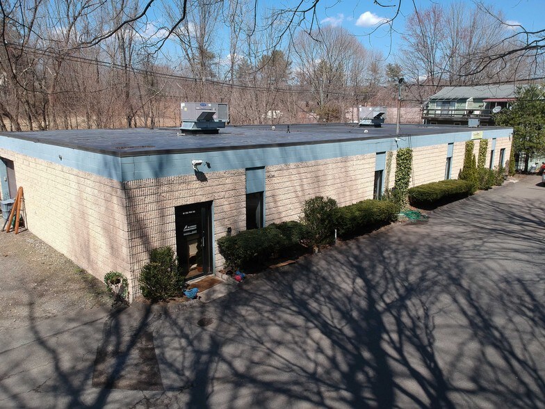 18 Old Mill Rd, Redding, CT for sale - Building Photo - Image 1 of 1