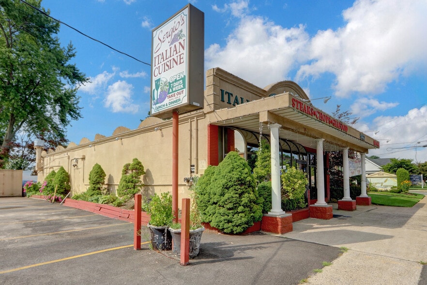 5422 Merrick Rd, Massapequa, NY for sale - Building Photo - Image 2 of 22
