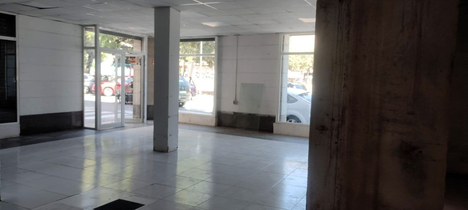 Retail in Canovelles, Barcelona for lease Interior Photo- Image 1 of 8