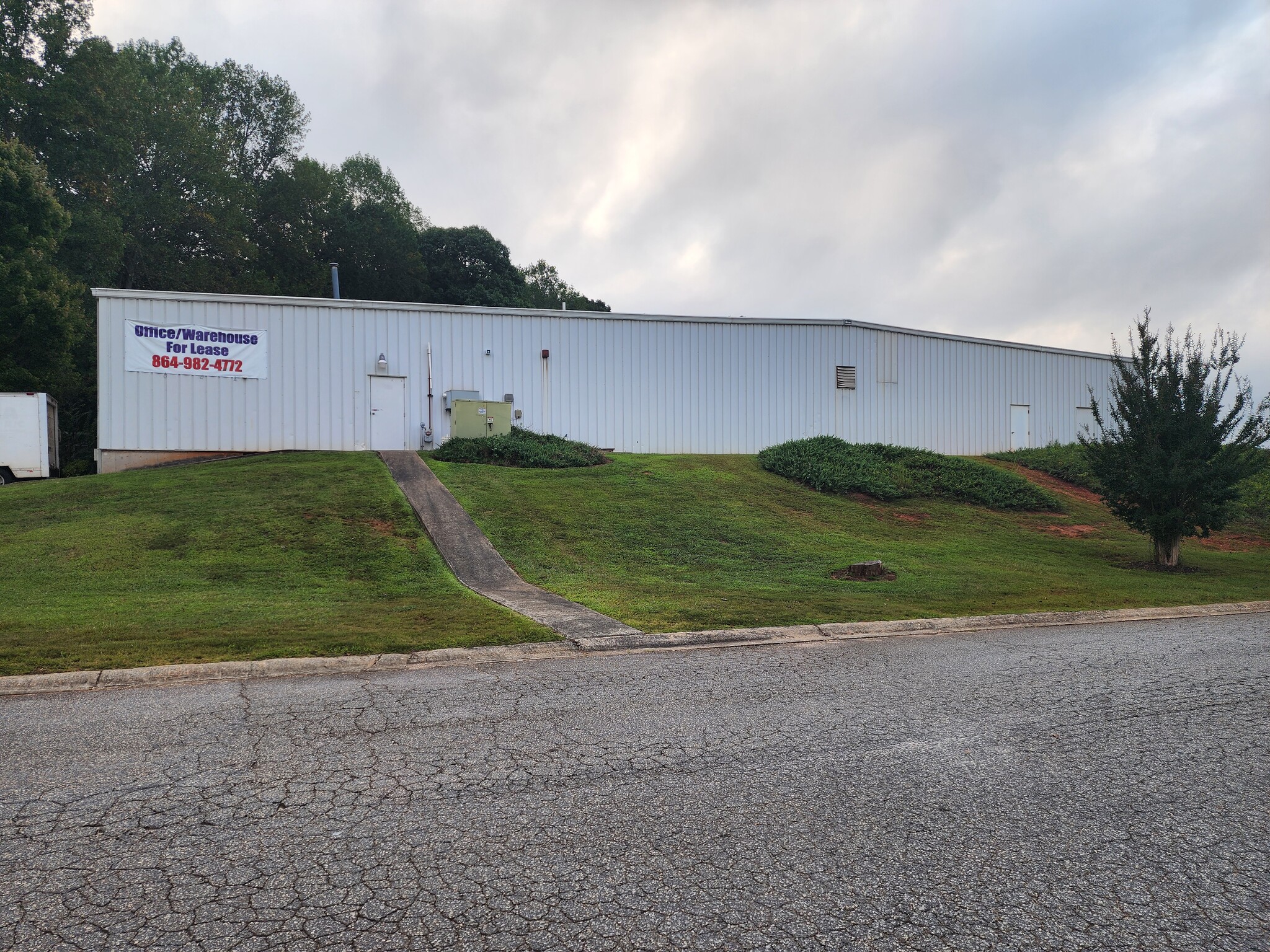 142 Grace Dr, Easley, SC for lease Building Photo- Image 1 of 10