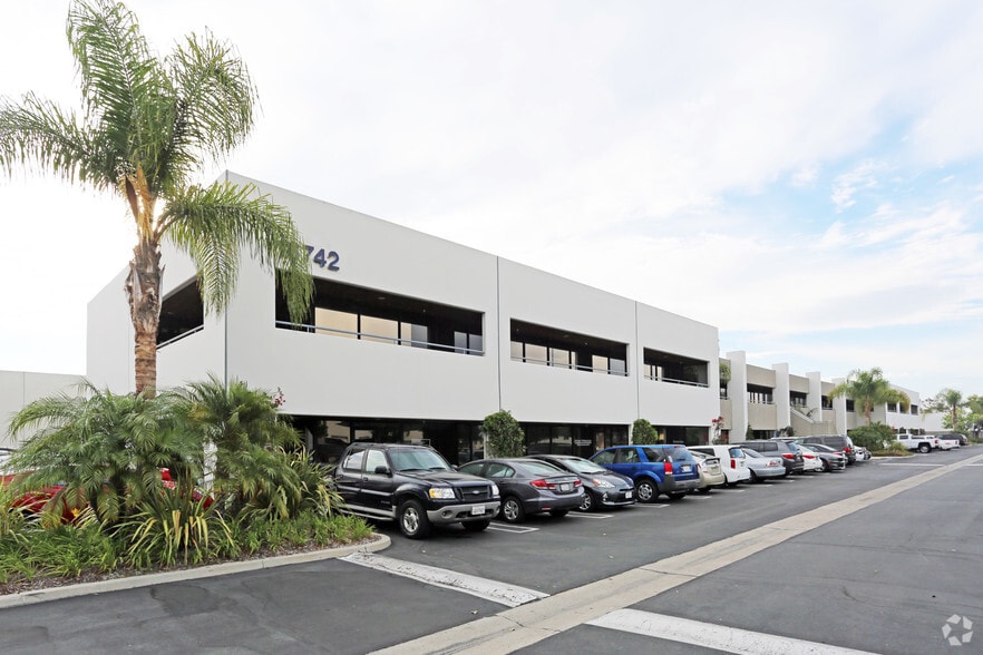 16742 Gothard St, Huntington Beach, CA for lease - Building Photo - Image 1 of 4