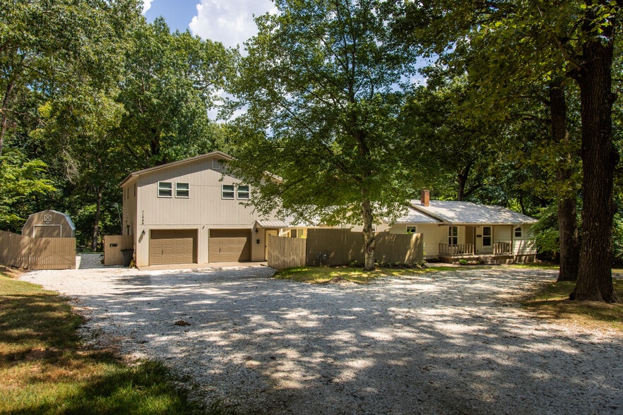 11048 Orpha Rd, Farmington, AR for sale - Primary Photo - Image 1 of 3