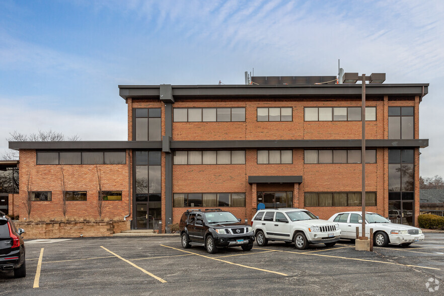 1939 Waukegan Rd, Glenview, IL for lease - Building Photo - Image 3 of 6