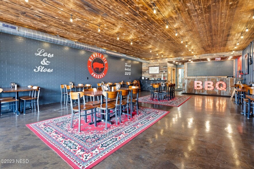 411 3rd Ave, Clear Lake, SD for sale - Interior Photo - Image 2 of 18