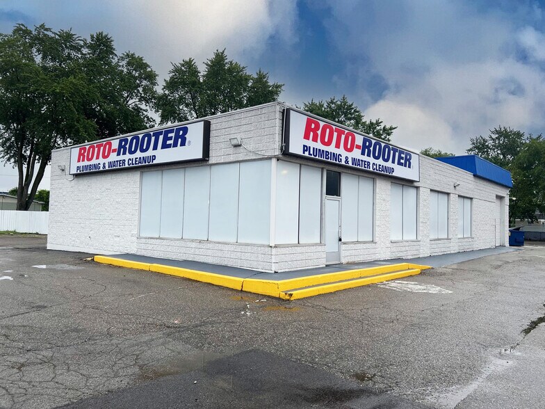 2215 S Dort Hwy, Flint, MI for lease - Building Photo - Image 1 of 5