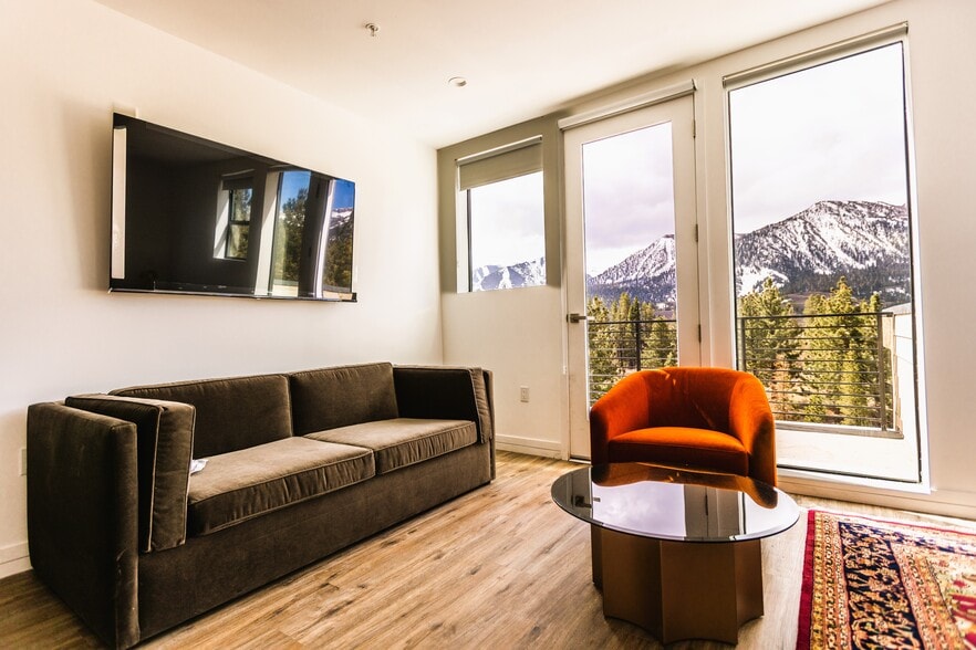 663 Old Mammoth Rd, Mammoth Lakes, CA for sale - Interior Photo - Image 3 of 5