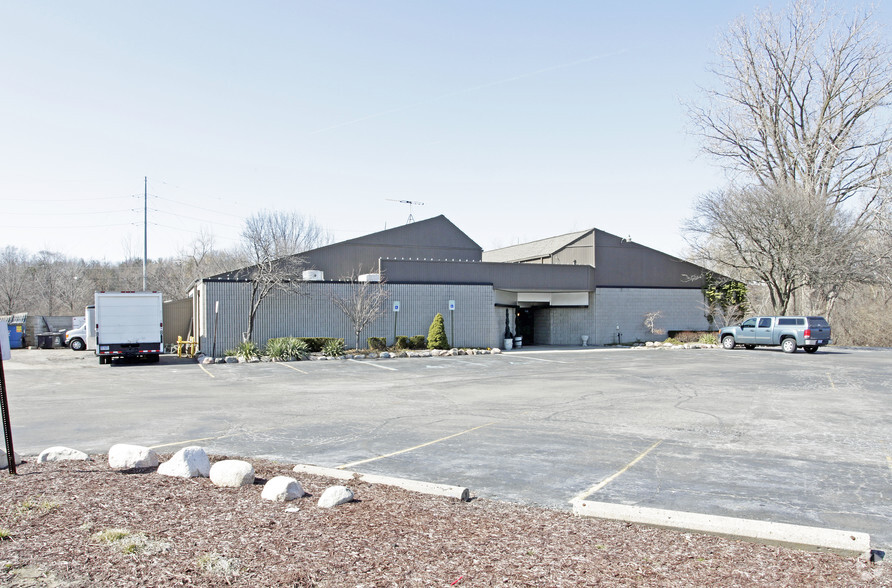 900 W Avon Rd, Rochester Hills, MI for lease - Building Photo - Image 2 of 4