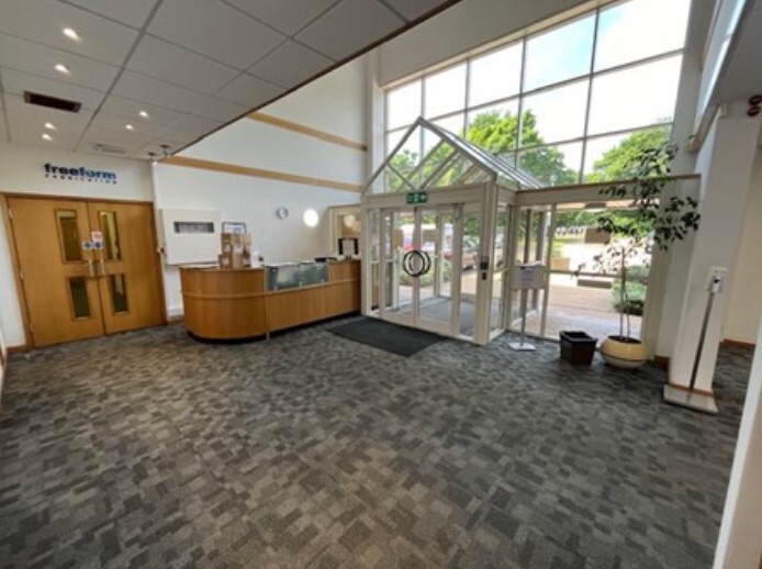 Rutherford Clos, Stevenage for lease - Interior Photo - Image 3 of 6