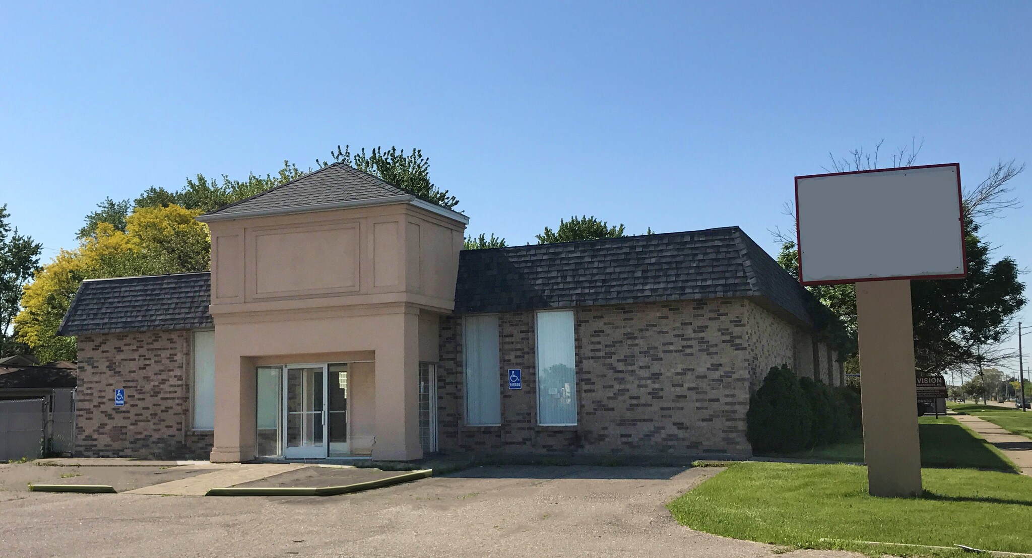 28550 Schoenherr Rd, Warren, MI for sale Primary Photo- Image 1 of 1