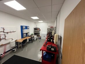 5 Deer Park Av, Livingston for lease Interior Photo- Image 2 of 3