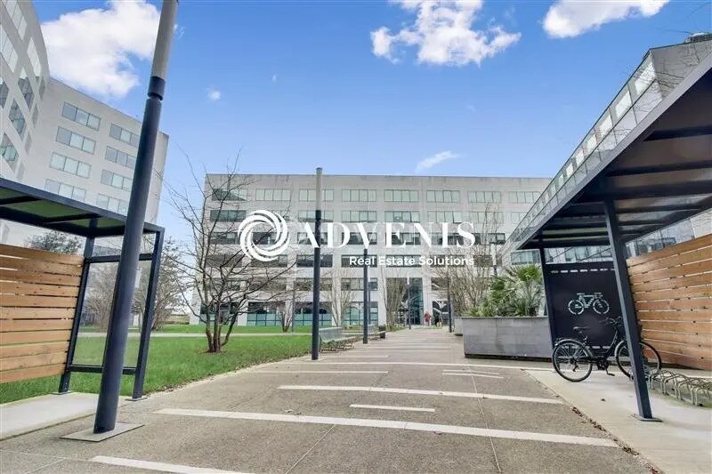 Office in Noisy-le-Grand for lease - Building Photo - Image 1 of 10