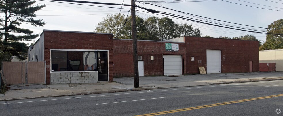 2558 N Jerusalem Rd, North Bellmore, NY for sale - Primary Photo - Image 1 of 1