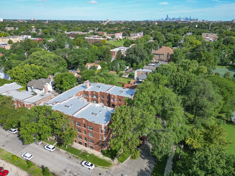 7646 S Ingleside Ave, Chicago, IL for sale - Building Photo - Image 2 of 8