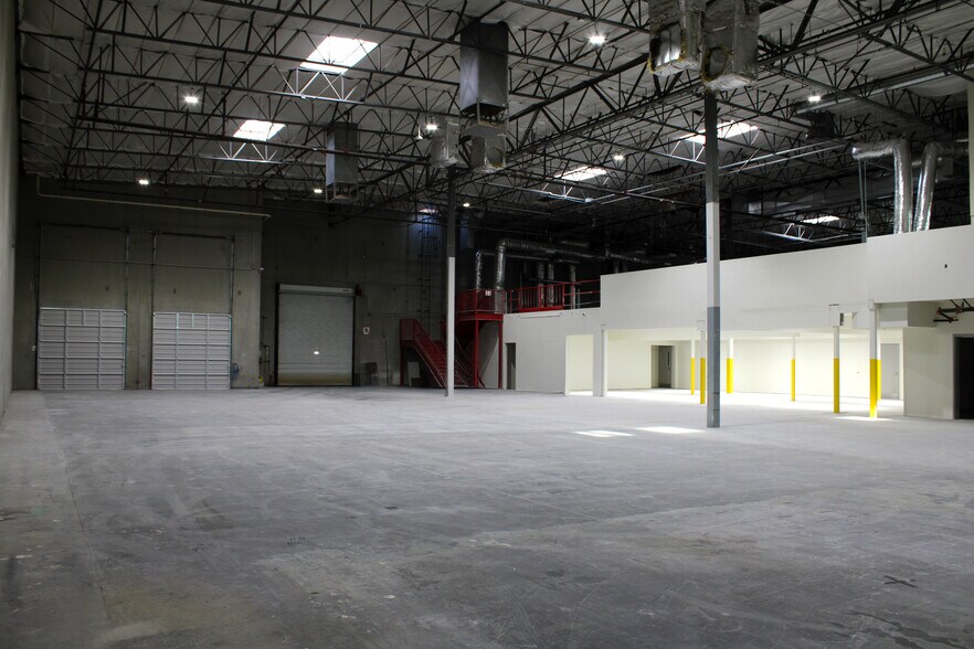 7511 Eastgate Rd, Henderson, NV for sale - Building Photo - Image 3 of 15