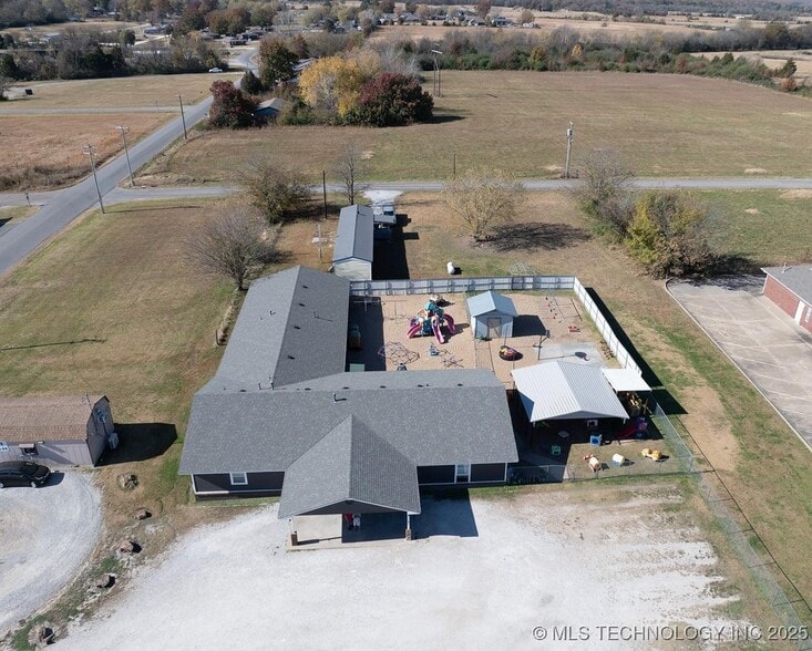 1104 Campbell Rd, Warner, OK for sale - Building Photo - Image 3 of 24