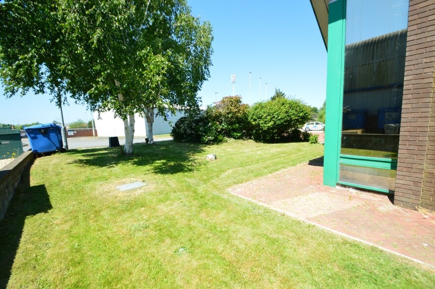 Oakwood Clos, Barnstaple for lease - Building Photo - Image 2 of 2