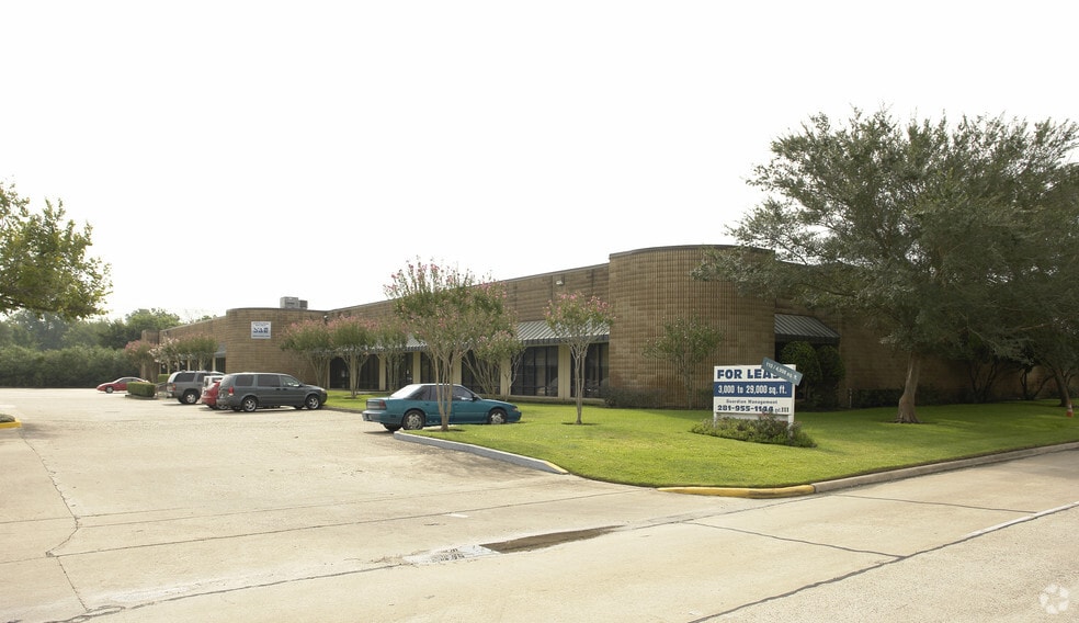 15660 W Hardy Rd, Houston, TX for lease - Primary Photo - Image 3 of 7