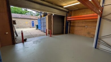 Sample Oak Ln, Chilworth for lease Interior Photo- Image 2 of 3