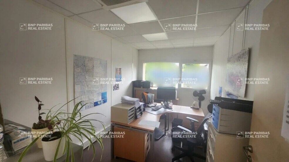Office in Chelles for sale - Interior Photo - Image 2 of 7