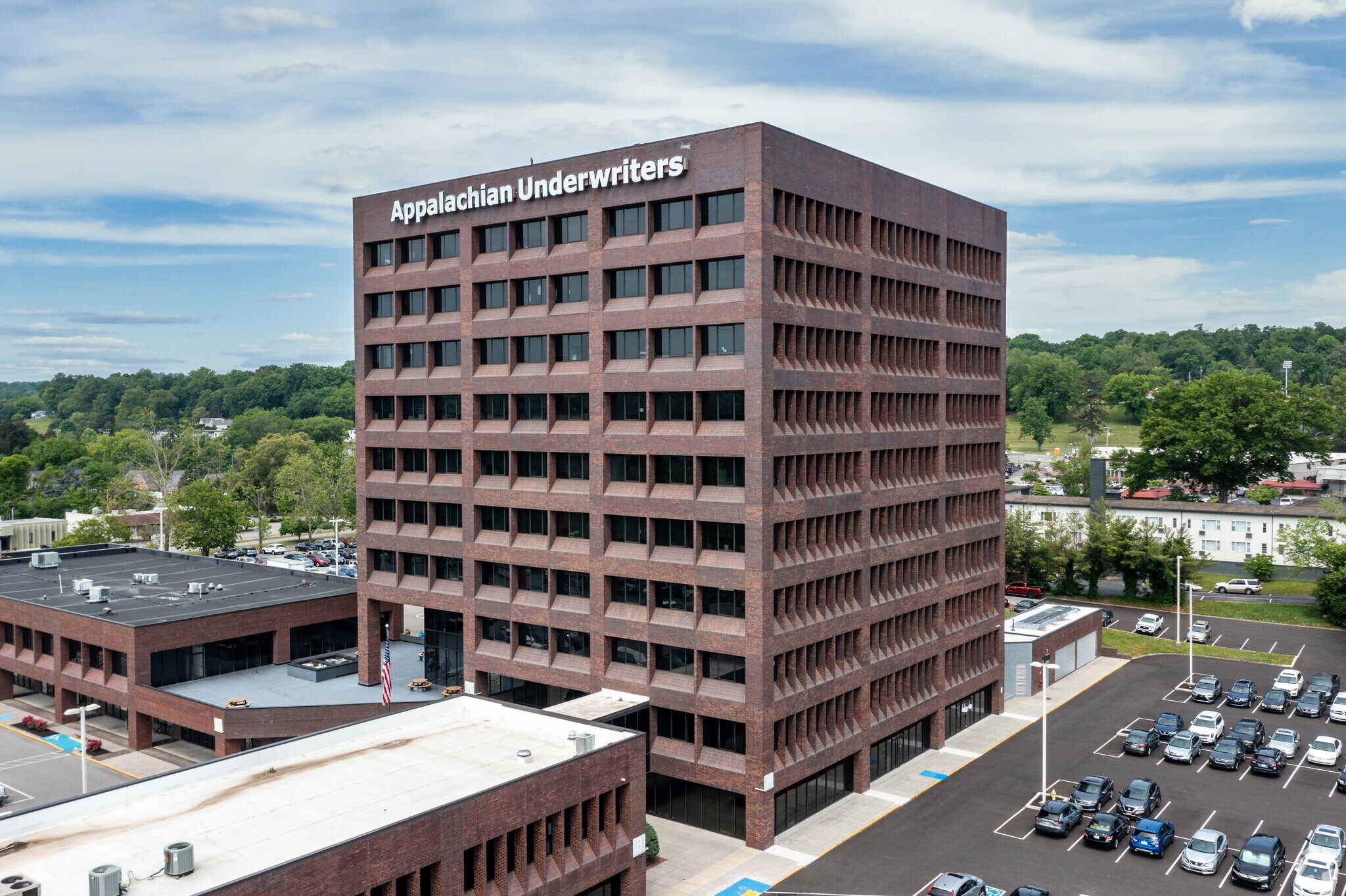 800 Oak Ridge Tpke, Oak Ridge, TN 37830 JACKSON PLAZA CLASS A