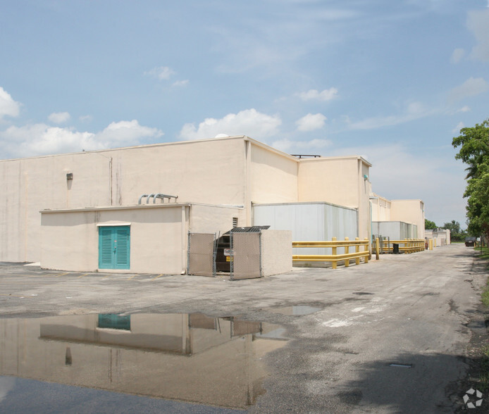 7306 Southgate Blvd, North Lauderdale, FL for lease - Building Photo - Image 3 of 14