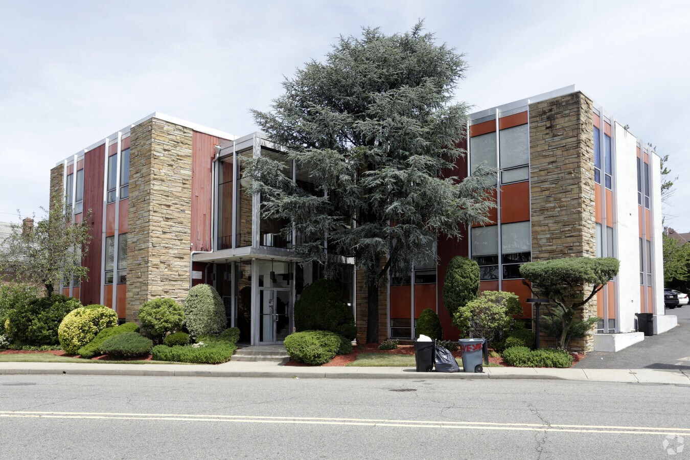 10 Stuyvesant Ave, Lyndhurst, NJ 07071