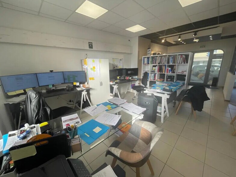 Flex in Bourg-en-Bresse for lease - Building Photo - Image 3 of 8