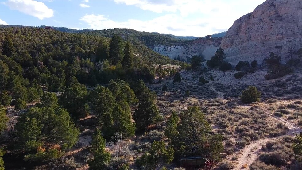 897 E Cocks Comb Dr, Teasdale, UT for sale - Commercial Listing Video - Image 2 of 74