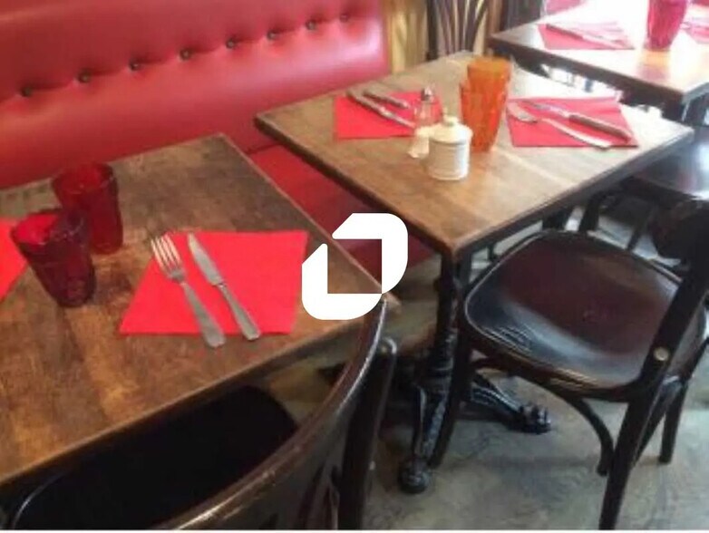 Retail in Versailles for lease - Interior Photo - Image 3 of 4