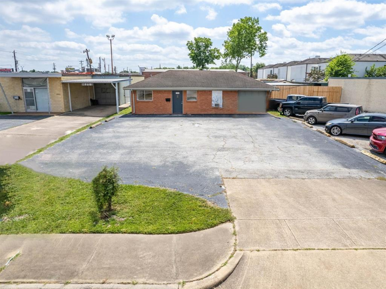 1726 Monarch Oaks St, Houston, TX for lease - Building Photo - Image 1 of 1